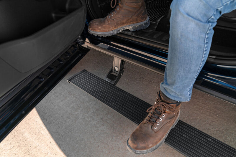 AMP Research 15-22 Chevrolet Colorado / GMC Canyon PowerStep Plug N Play - Black