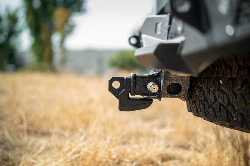 DV8 Universal Hitch Skid Plate - Black