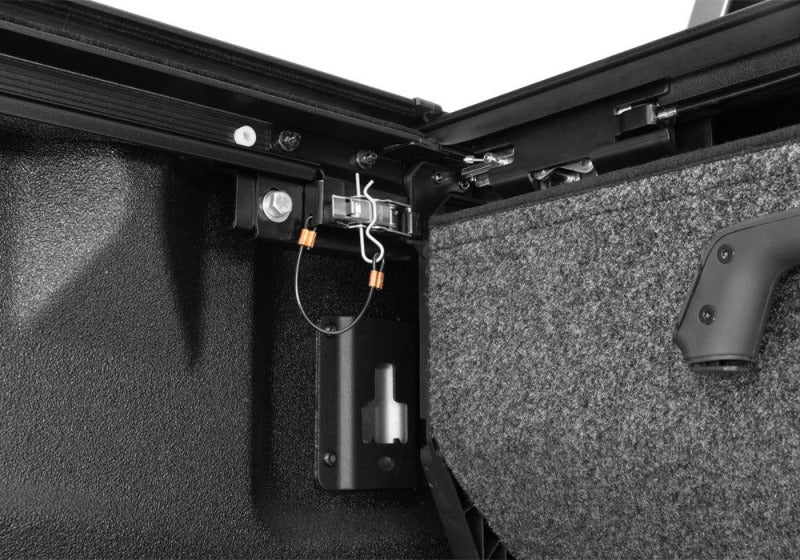 Retrax 22-26 Nissan Frontier 5ft Bed (w or w/o Utilitrack) RetraxPRO EZ-Off FRC-4000